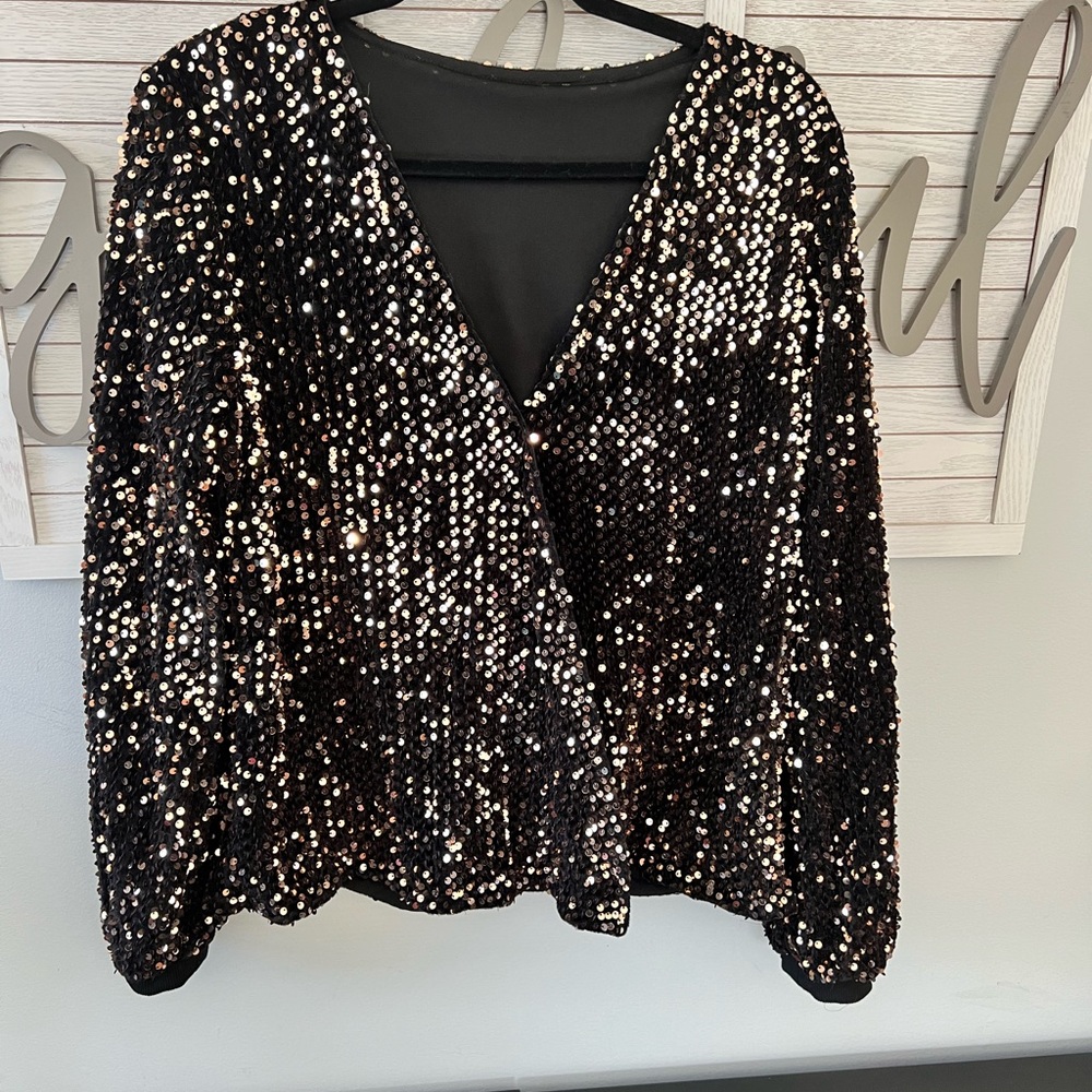 Really cute Medium top!! Boutique